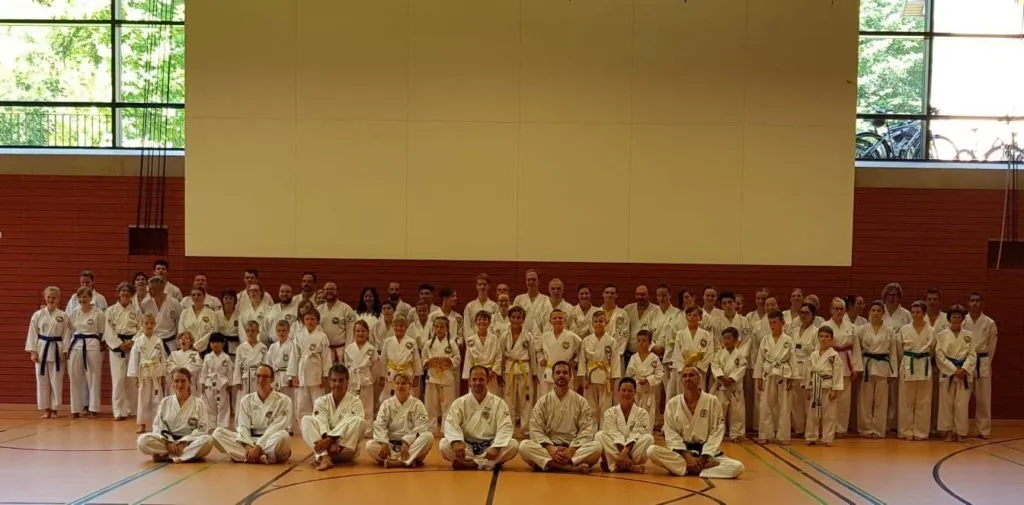 Teilnehmer mehrerer Taekwon-Do Schulen beim gemeinsamen Lehrgang in Bad Reichenhall