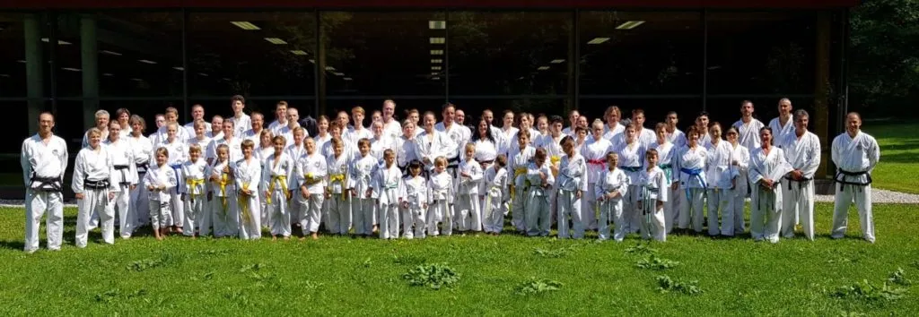 Teilnehmer mehrerer Taekwon-Do Schulen beim gemeinsamen Lehrgang in Bad Reichenhall