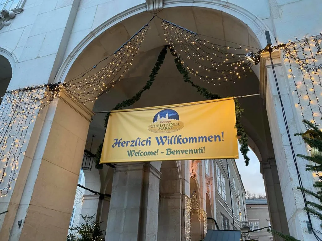 Teilnehmer des Adventslehrgangs der Taekwon-Do Schule Salzburg in großer Trainingshalle