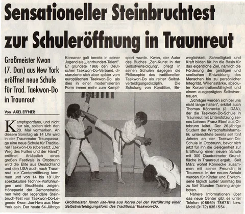 Zeitungsausschnitt Wochenblatt vom 16. Mai 2001: Großmeister Kwon Jae-Hwa zeigt eine Selbstverteidigungsform des Traditional Taekwon-Do zur Schuleröffnung in Traunreut