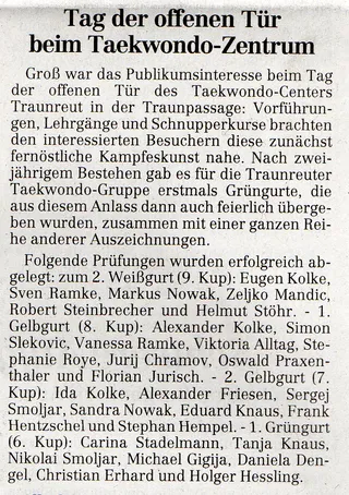 Zeitungsausschnitt Traunsteiner Tagblatt vom 21. März 2003: „Tag der offenen Tür beim Taekwondo-Zentrum" mit allen bestandenen Gürtelprüfungen vom 9. bis 6. Kup