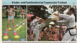 Foto aus dem Traunreuter Anzeiger vom 26. Juli 2005: Constance Könnecke trifft mit einem hohen Tritt ein von Thomas Könnecke gehaltenes Brett beim Kinder- und Familienfest im Freibad Traunreut