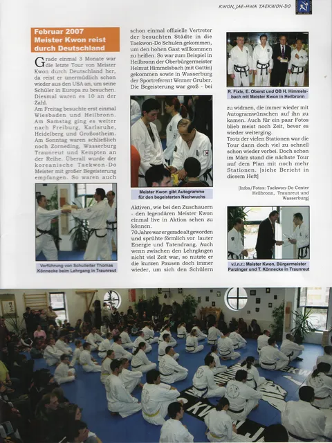 Magazinseite Kwon, Jae-Hwa Taekwon-Do 2007: Thomas Könnecke beim Bruchtest, Meister Kwon gibt Autogramme, Bürgermeister Parzinger mit Kwon und Könnecke in Traunreut, volle Trainingshalle beim Lehrgang