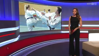 Screenshot ORF Salzburg vom 12. Juli 2026: Moderatorin im Studio, auf der Studiowand ein hoher Tritt beim Taekwon-Do-Lehrgang im Sportzentrum Nord Salzburg