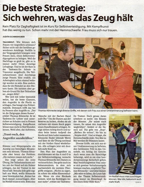 Zeitungsausschnitt "Die beste Strategie: Sich wehren, was das Zeug hält" mit zwei Fotos von Thomas Könnecke, der Teilnehmerinnen Selbstverteidigungsgriffe und Schläge zeigt