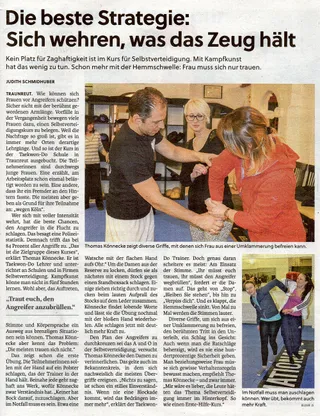 Zeitungsausschnitt "Die beste Strategie: Sich wehren, was das Zeug hält" mit zwei Fotos von Thomas Könnecke, der Teilnehmerinnen Selbstverteidigungsgriffe und Schläge zeigt