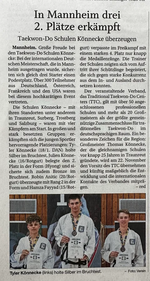 Zeitungsausschnitt "In Mannheim drei 2. Plätze erkämpft" mit Foto von Tyler Könnecke, Julien Könnecke und Robin Anitic mit Silbermedaillen und Urkunden