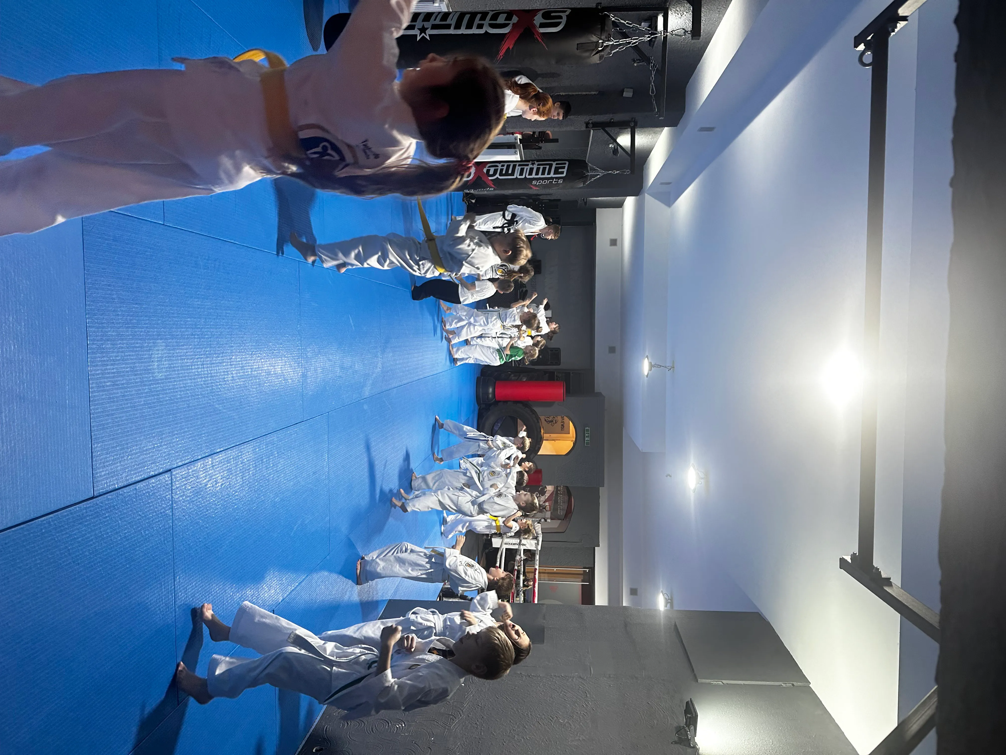 Kindertraining bei Taekwon-Do Traunreut – Trainingsgruppe im gemeinsamen Unterricht