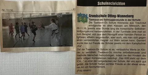 Zeitungsausschnitt "Grundschule Otting-Wonneberg: Taekwon-do Schnupperstunde in der Schule" mit Foto eines Taekwon-Do-Trainers und Grundschulkindern beim Üben in der Turnhalle