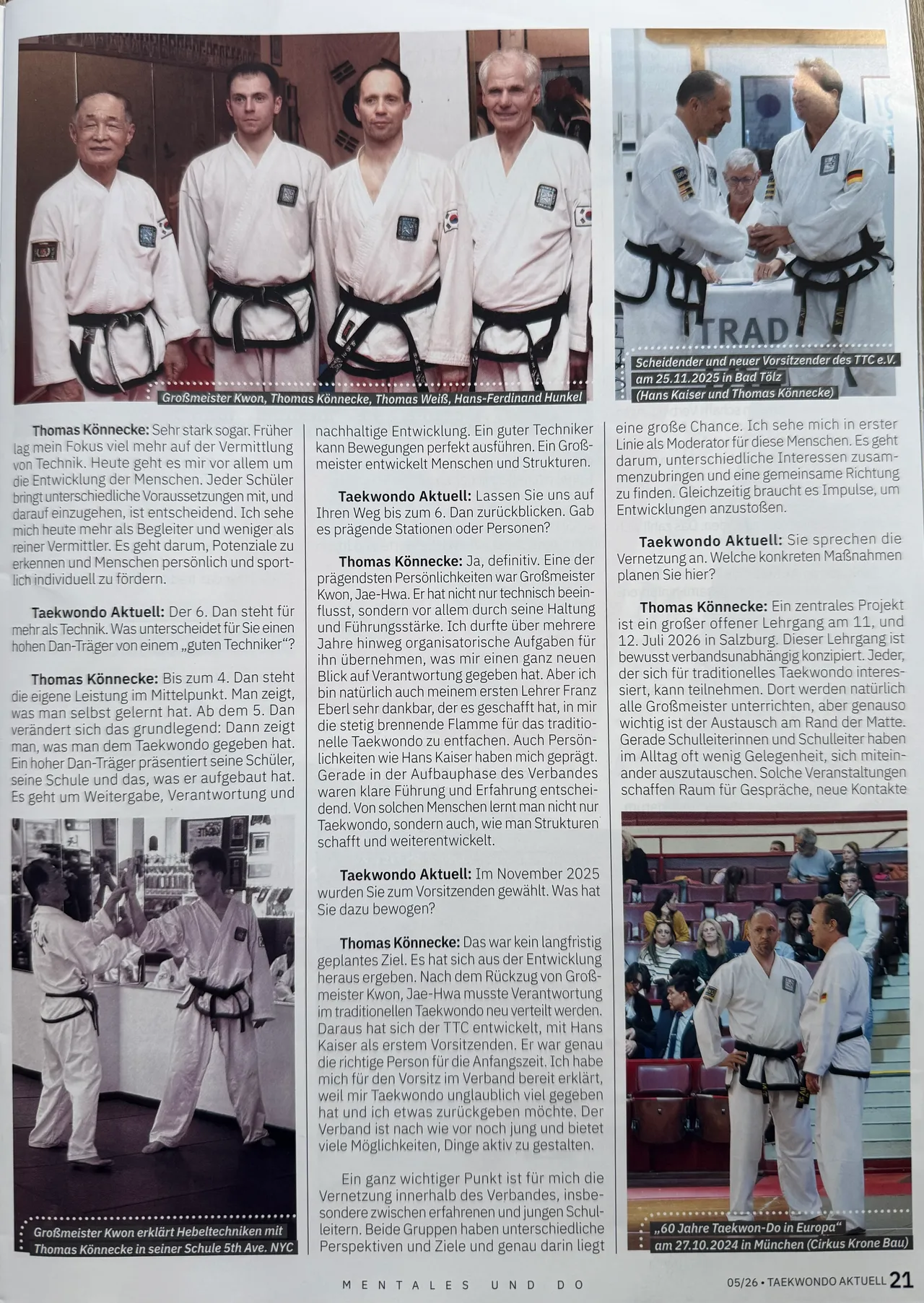 Seite 21 von Taekwondo Aktuell 05/2026 mit der Fortsetzung des Interviews, einem Gruppenfoto mit Großmeister Kwon, Thomas Könnecke, Thomas Weiß und Hans-Ferdinand Hunkel sowie dem Vorsitzendenwechsel des TTC e. V. am 25. November 2025.